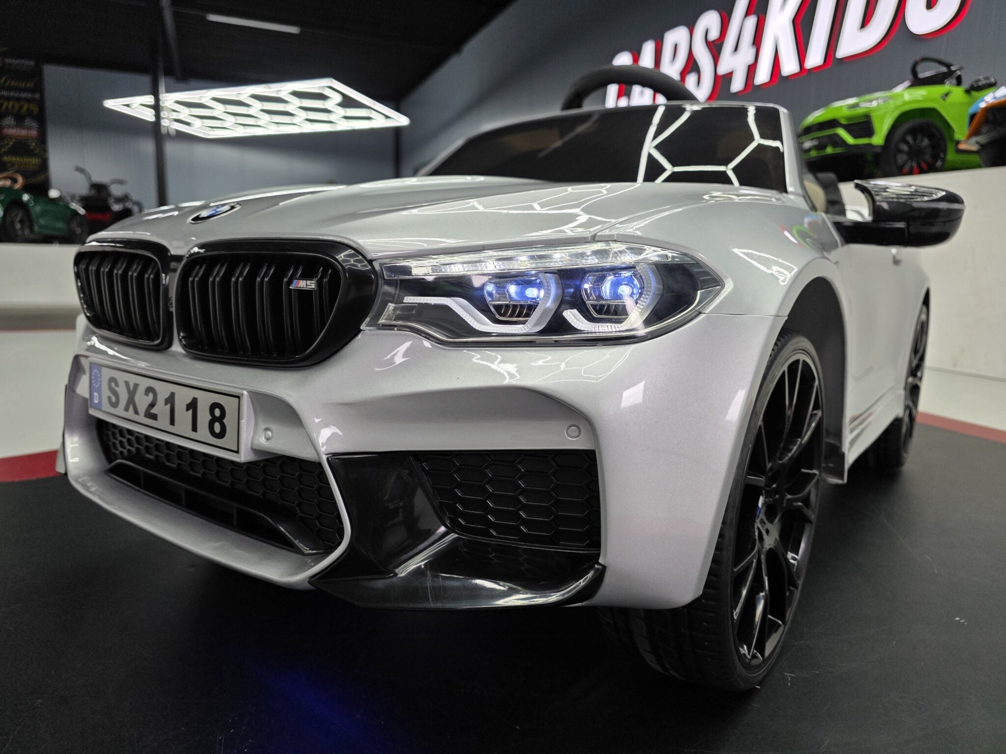 Voiture électrique enfant BMW M5 24 V gris métallisé – Urban Rider Pro – vue 6
