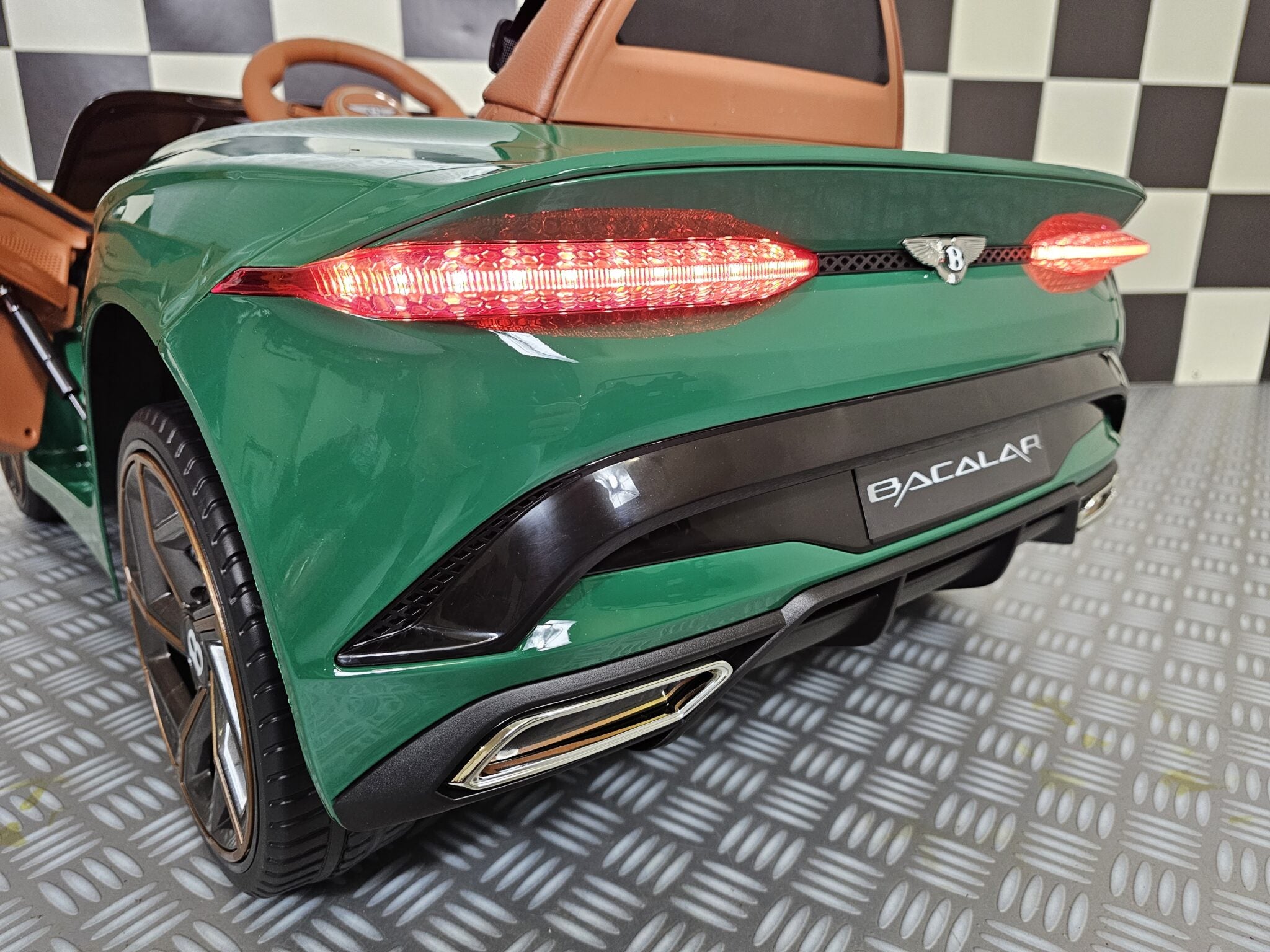 Voiture électrique enfant Bentley Bacalar 12 V métallisé vert – Royal Drive – vue 8