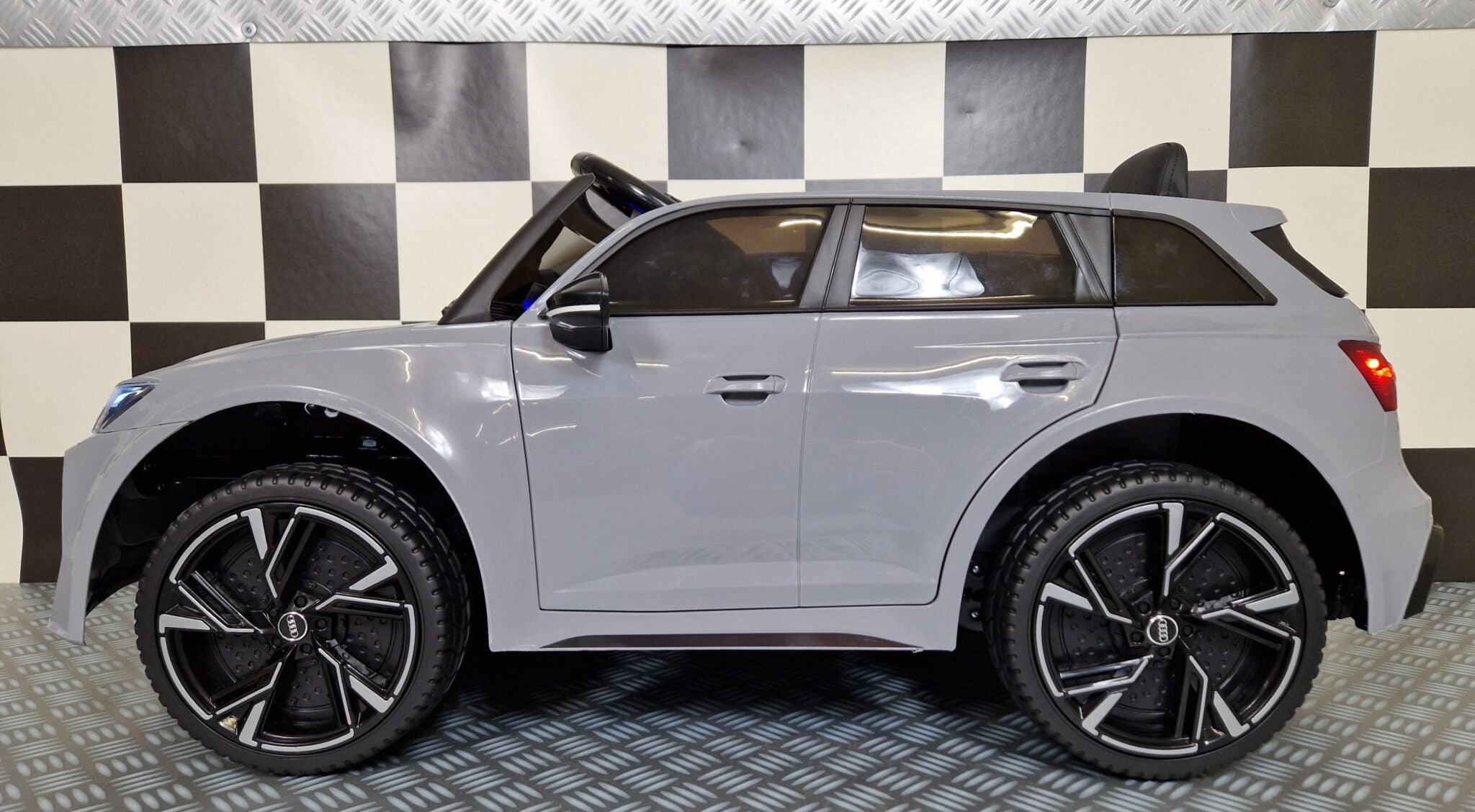 Voiture électrique enfant Audi RS 6 nardo gris – Racing Star – vue 4