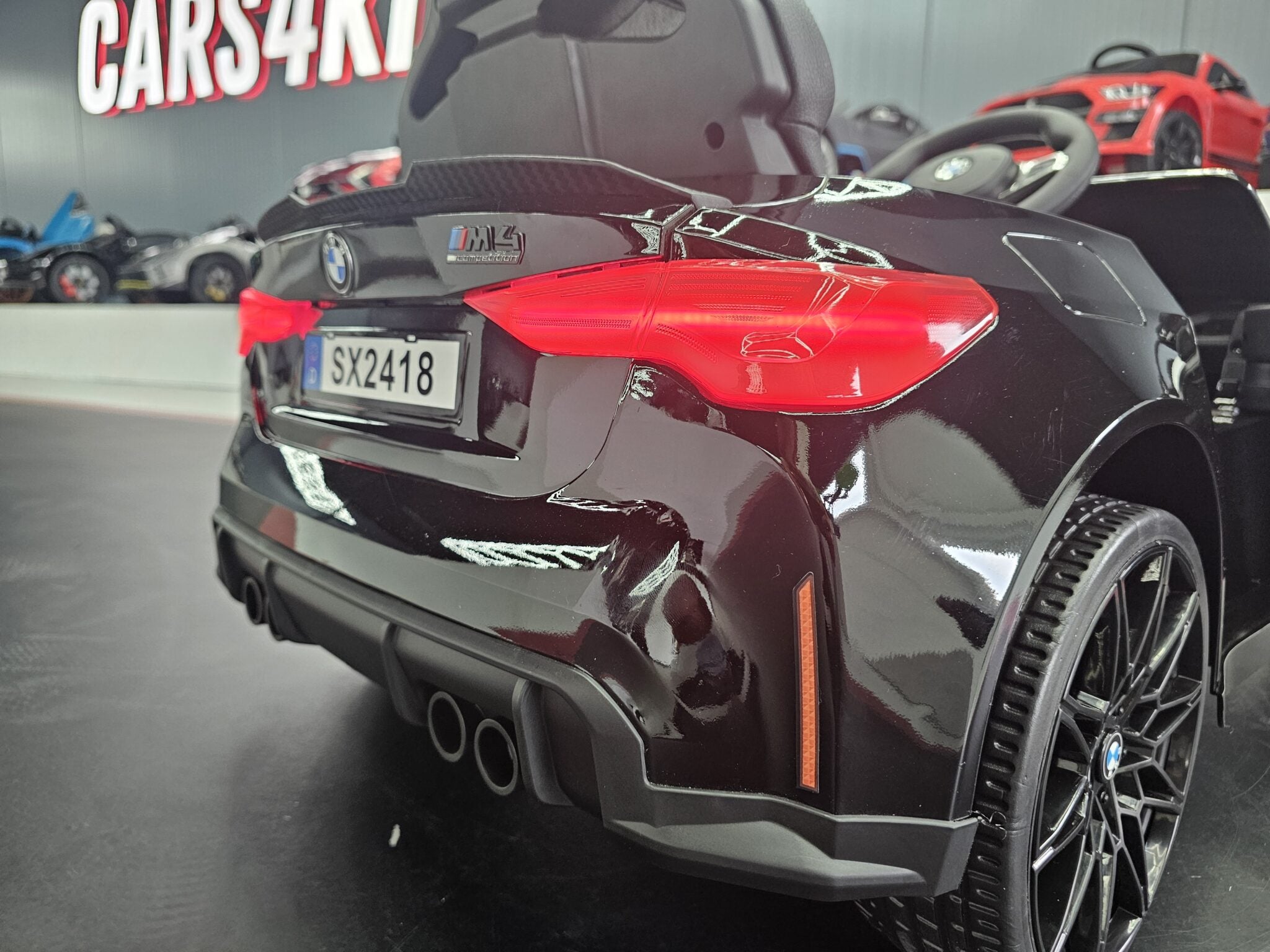 Voiture électrique enfant BMW M4 12 V noir métallisé – Urban Rider – vue 7
