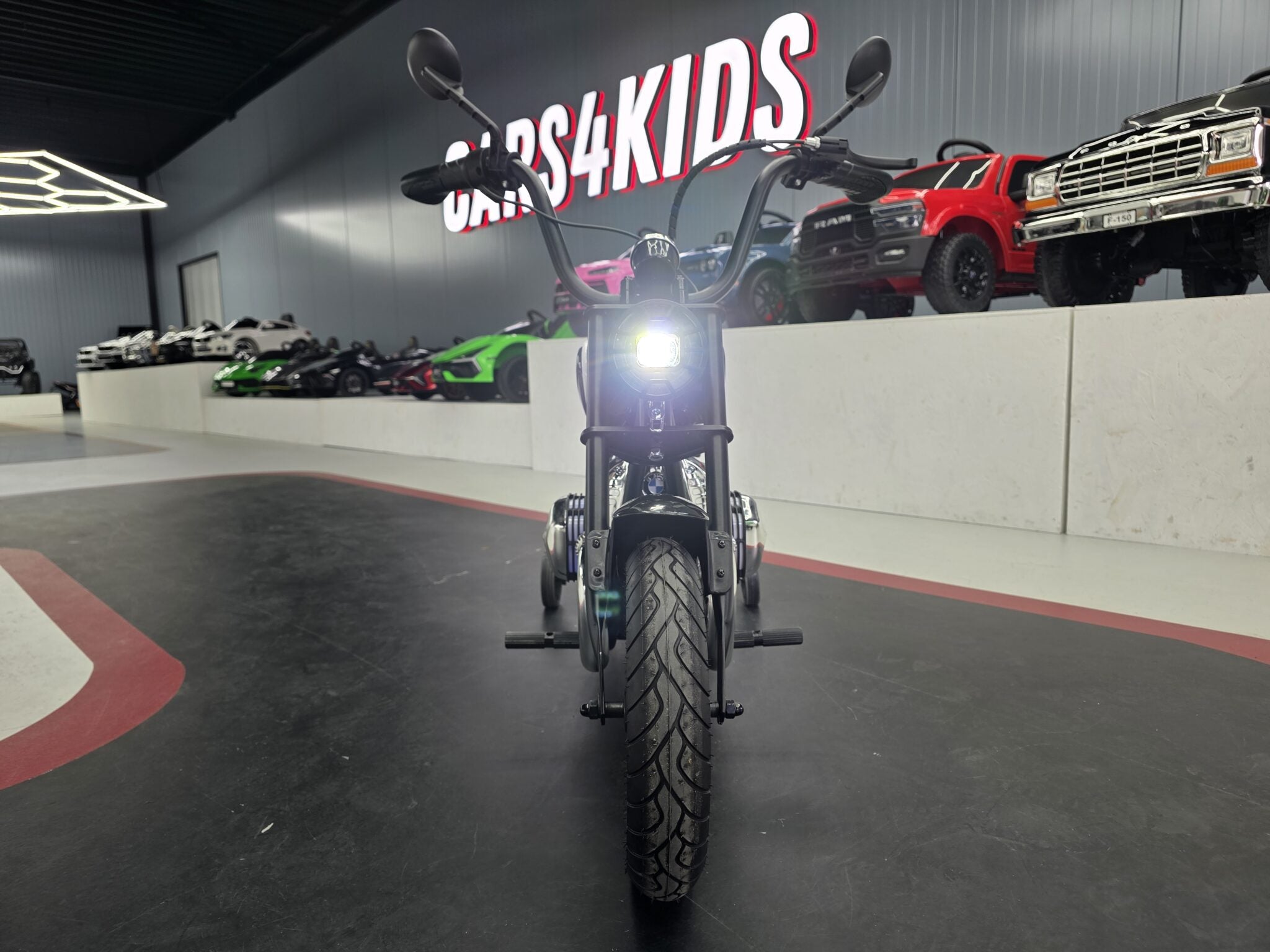 Moto électrique enfant BMW R18 24 V – Street Rider Pro – vue 2
