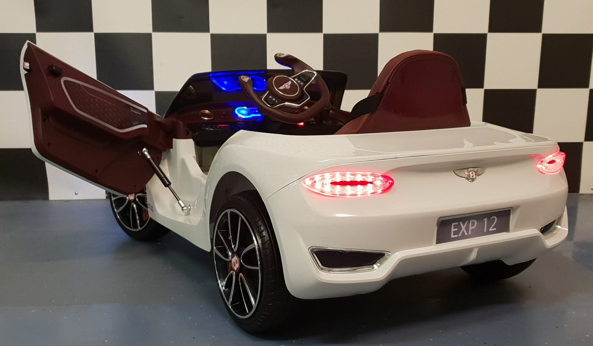 Voiture électrique enfant Bentley EXP 12 V avec télécommande blanc – Royal Drive – vue 3