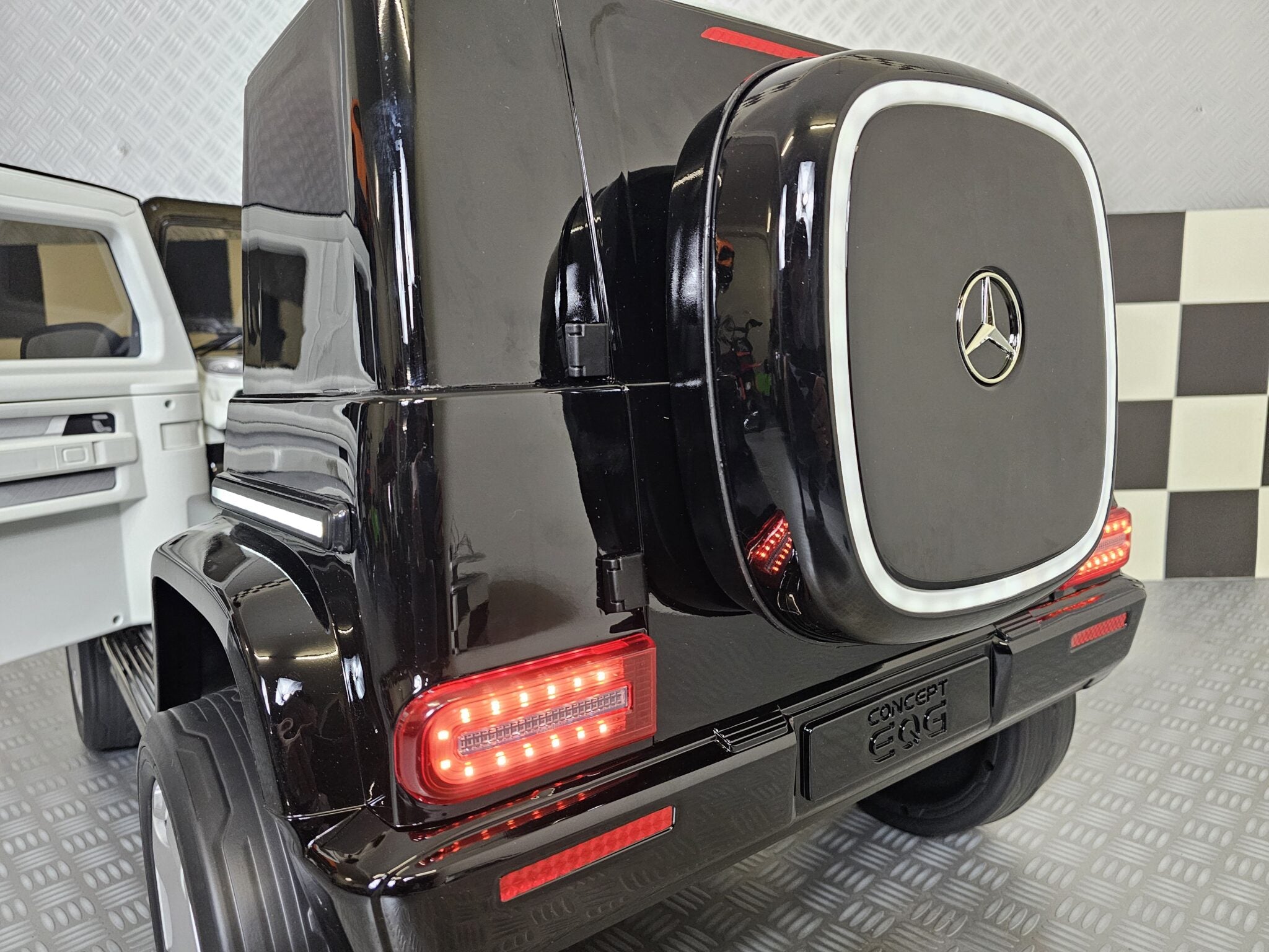 Voiture électrique enfant Mercedes EQG noir 12 V – Urban Rider – vue 8