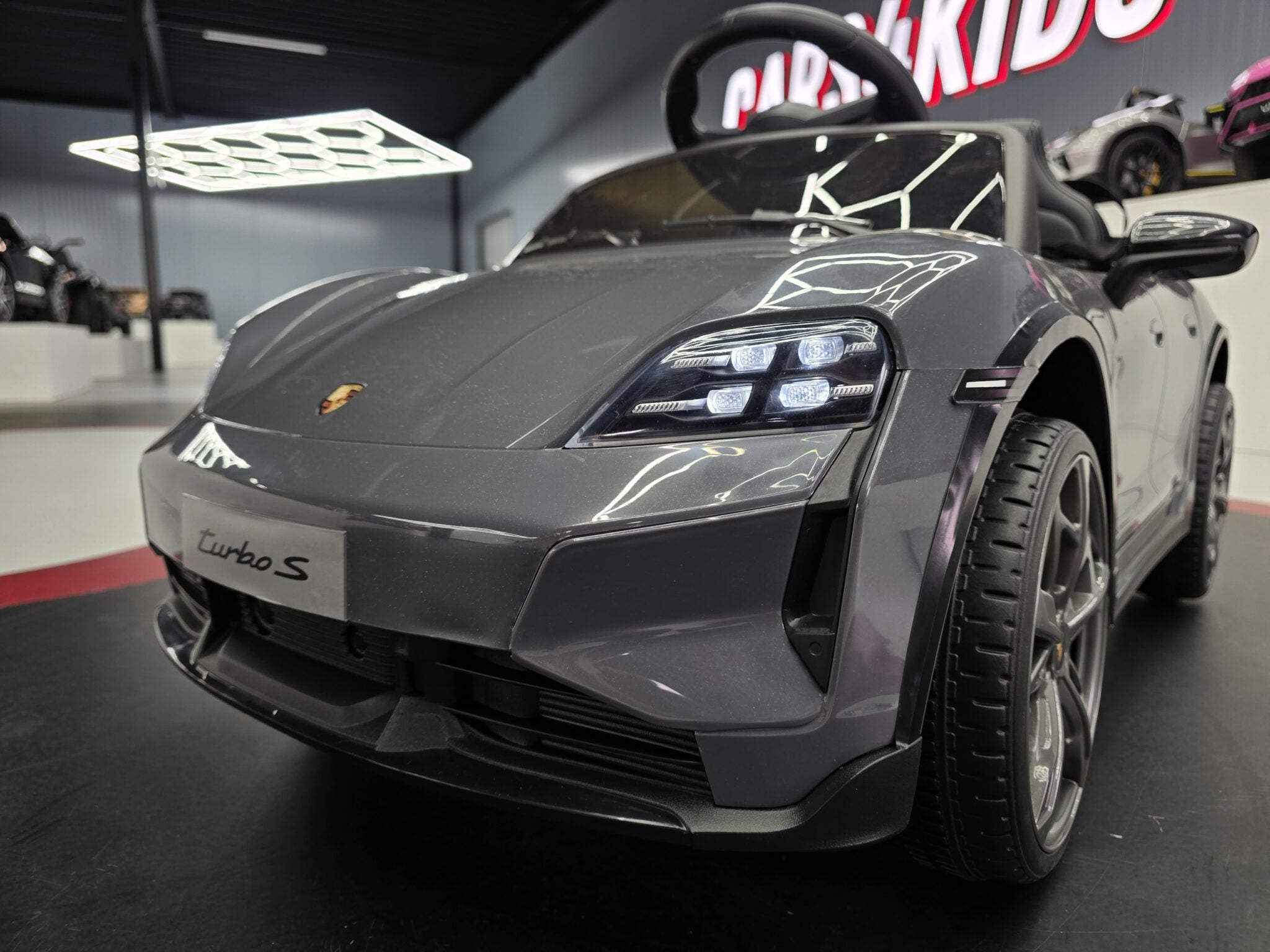 Voiture électrique enfant Porsche Taycan 1 place 12 V gris – Racing Star – vue 6