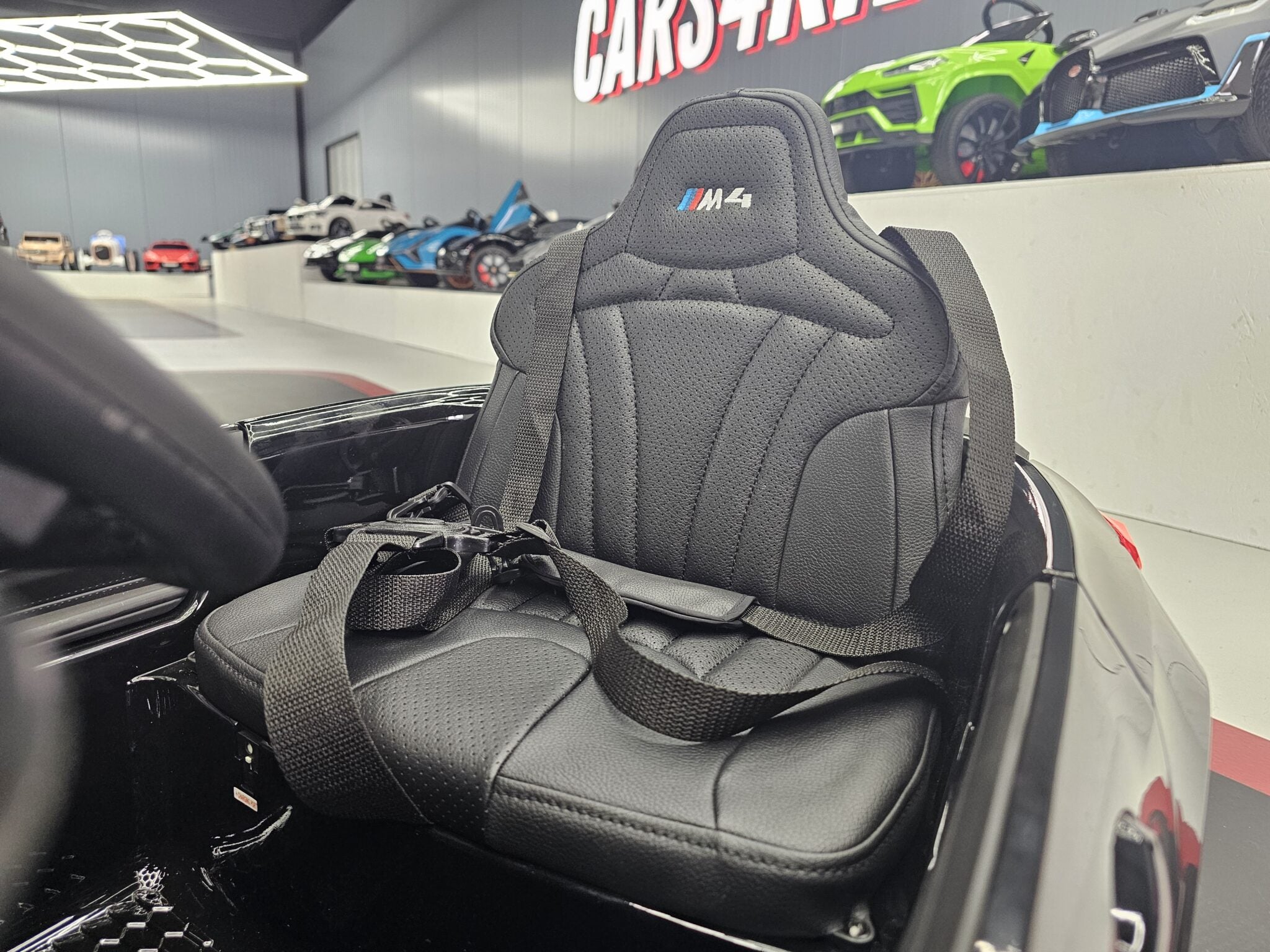 Voiture électrique enfant BMW M4 12 V noir métallisé – Urban Rider – vue 9