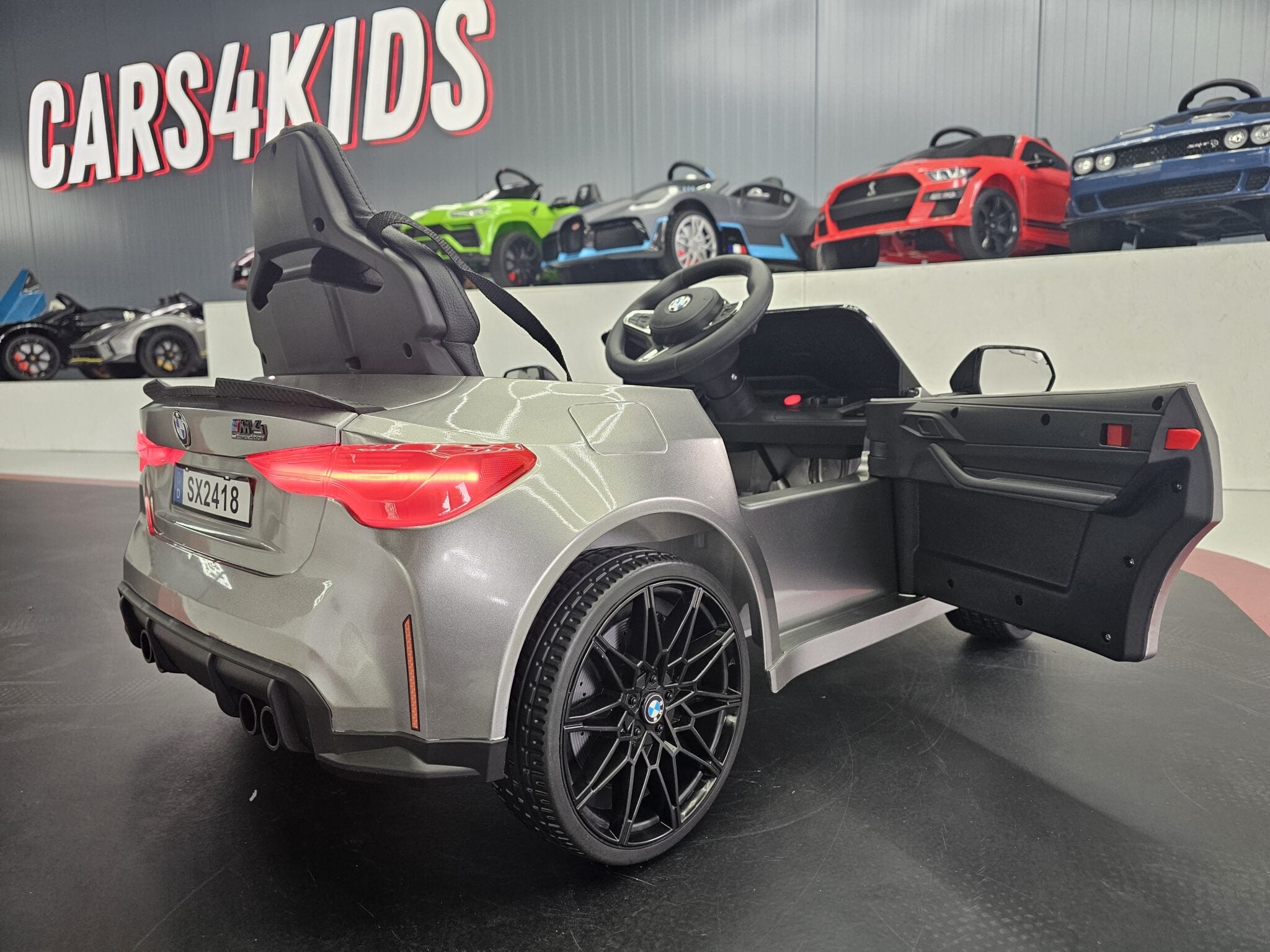 Voiture électrique enfant BMW M4 12 V gris métallisé – Urban Rider – vue 4