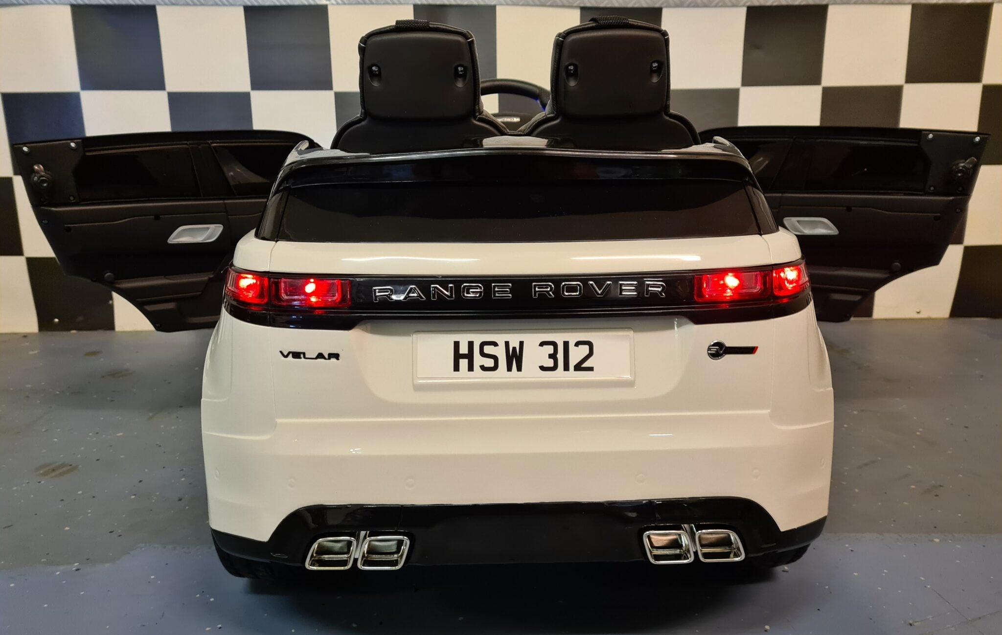 Voiture électrique enfant Range Rover Velar 12 V avec télécommande blanc – Adventure Rider – vue 6