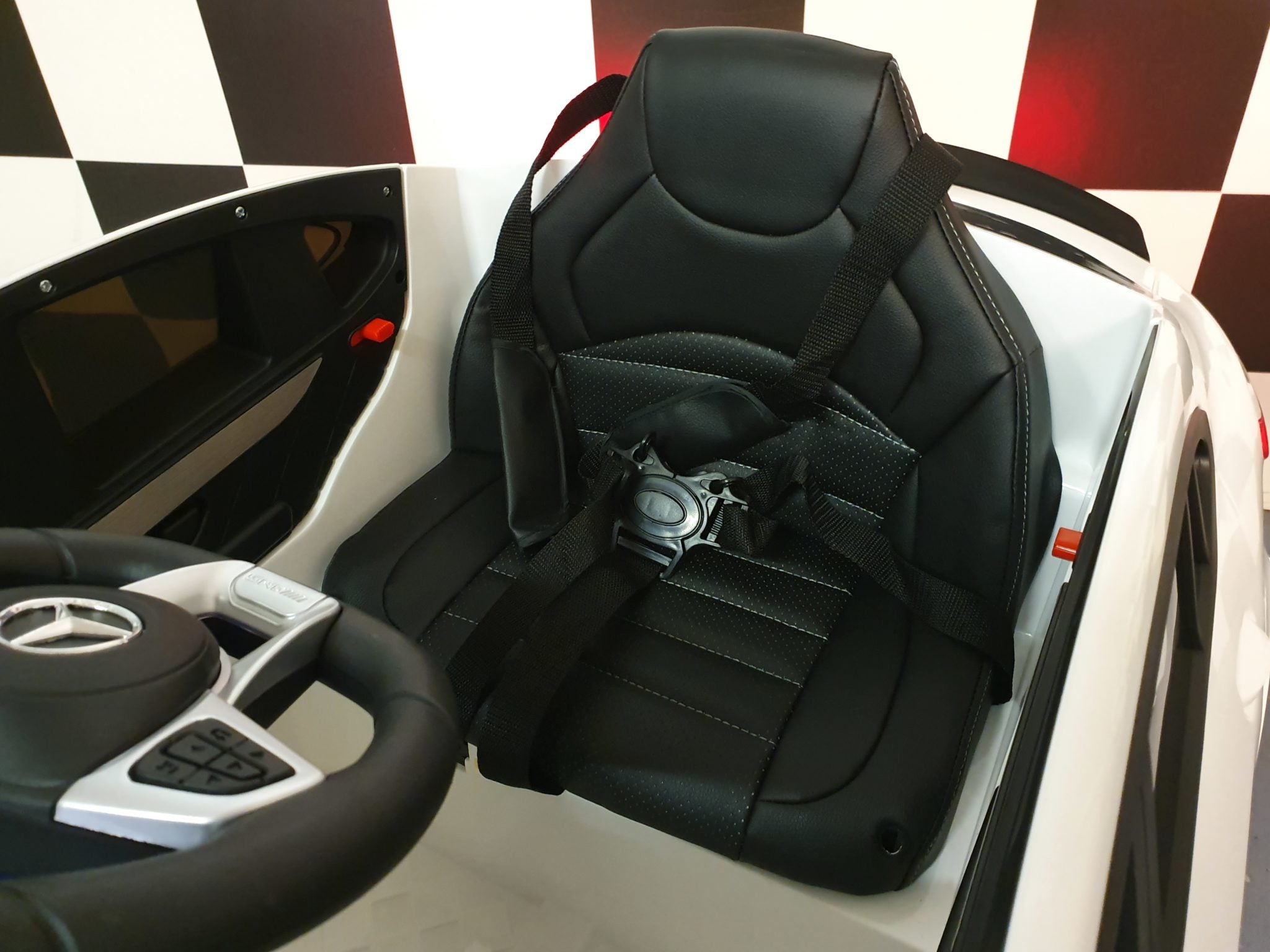 Voiture électrique enfant Mercedes GLC 63 AMG 12 V blanc – Adventure Rider – vue 9