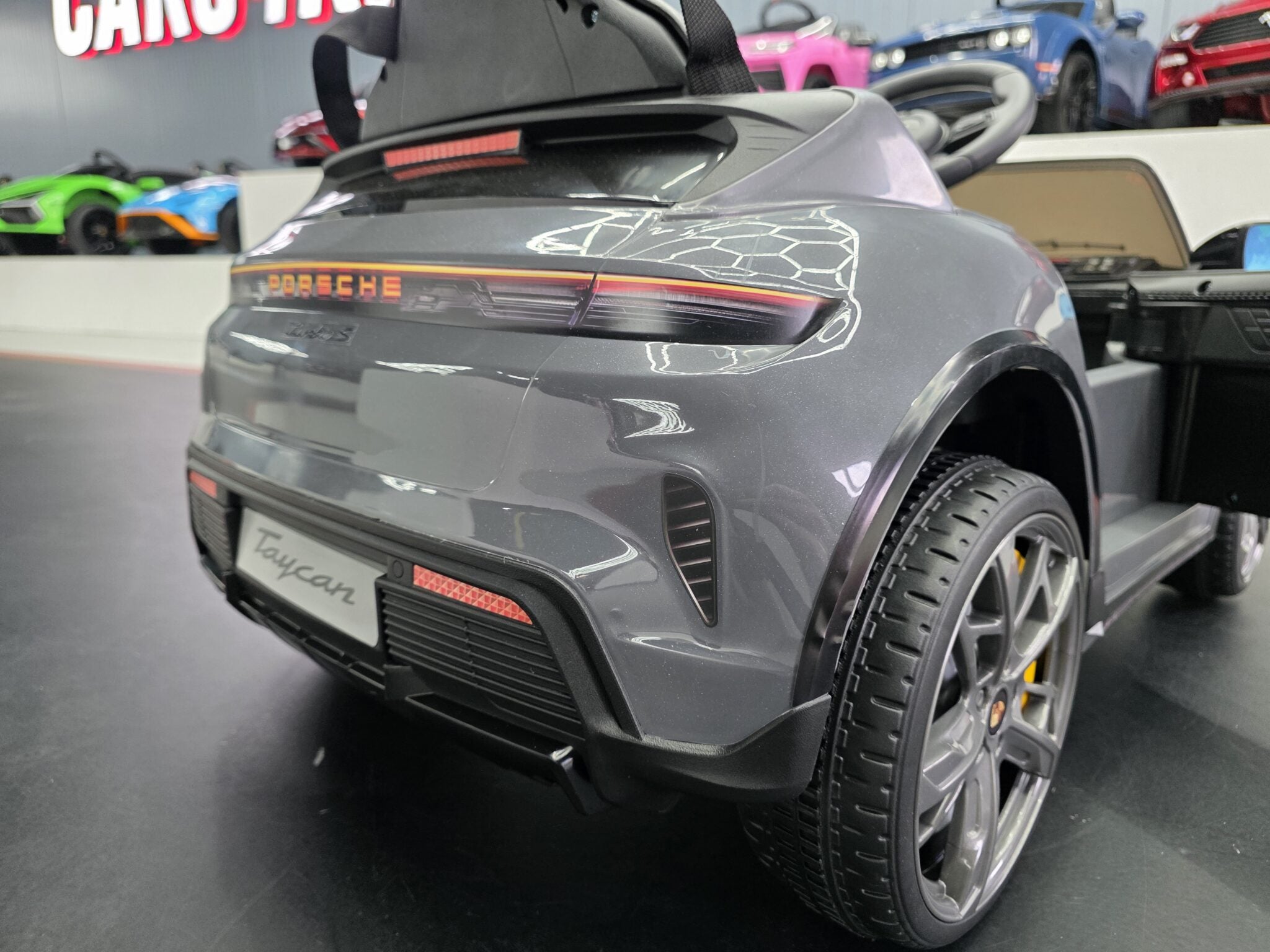 Voiture électrique enfant Porsche Taycan 1 place 12 V gris – Racing Star – vue 7