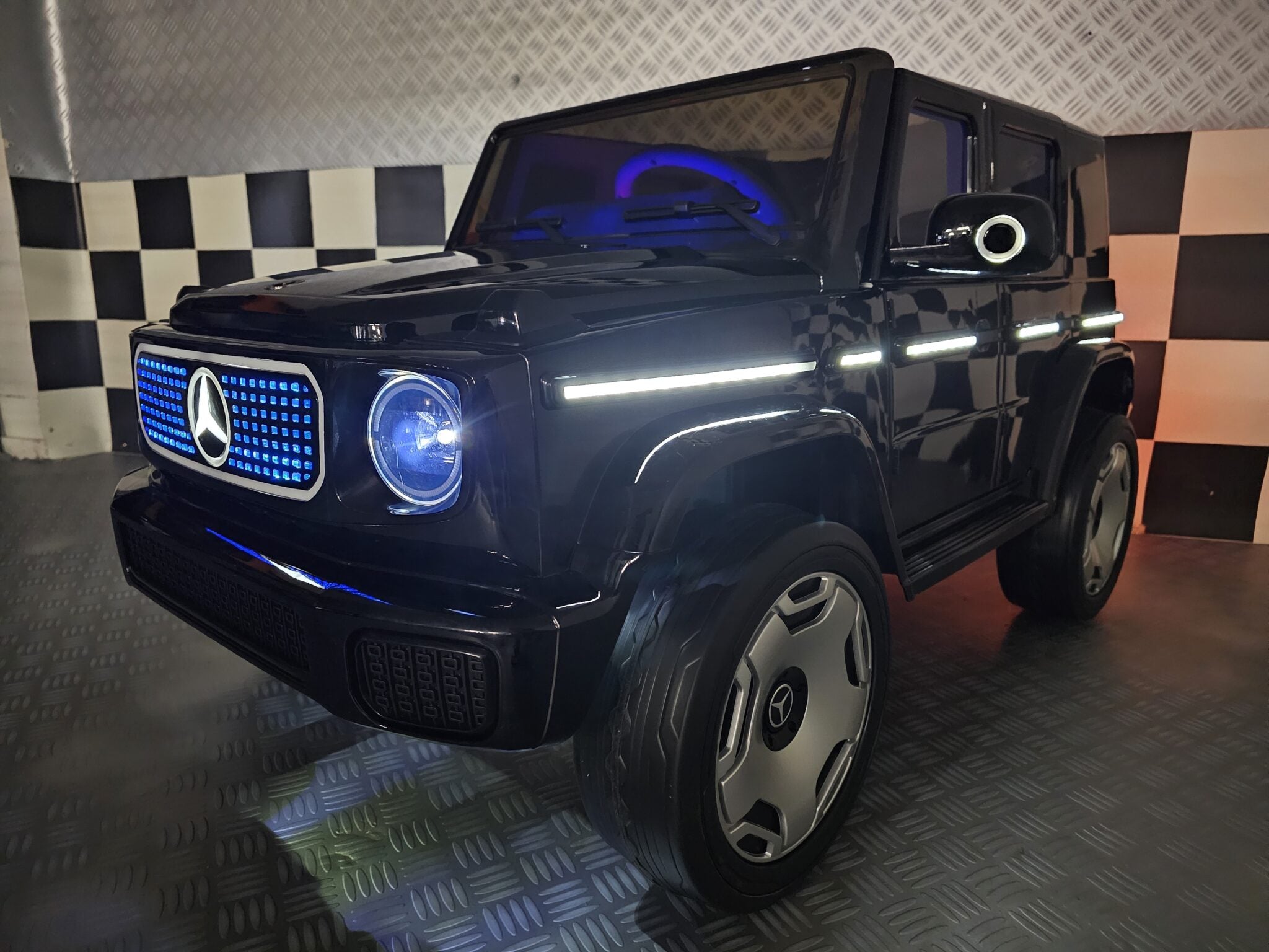 Voiture électrique enfant Mercedes EQG noir 12 V – Urban Rider – vue 12