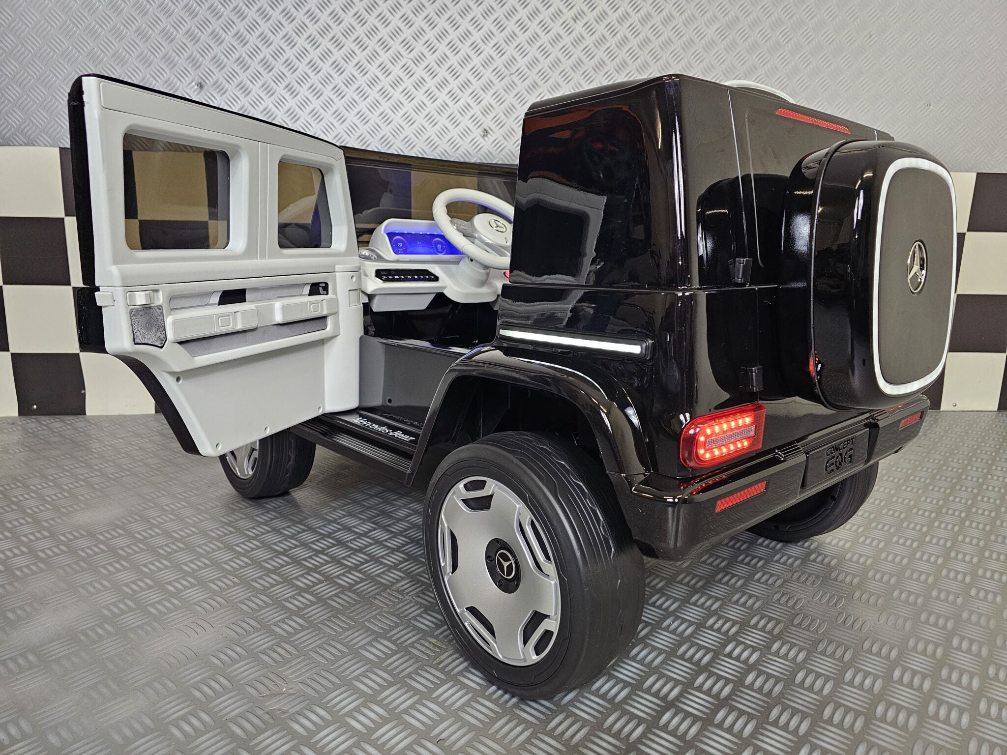 Voiture électrique enfant Mercedes EQG noir 12 V – Urban Rider – vue 5