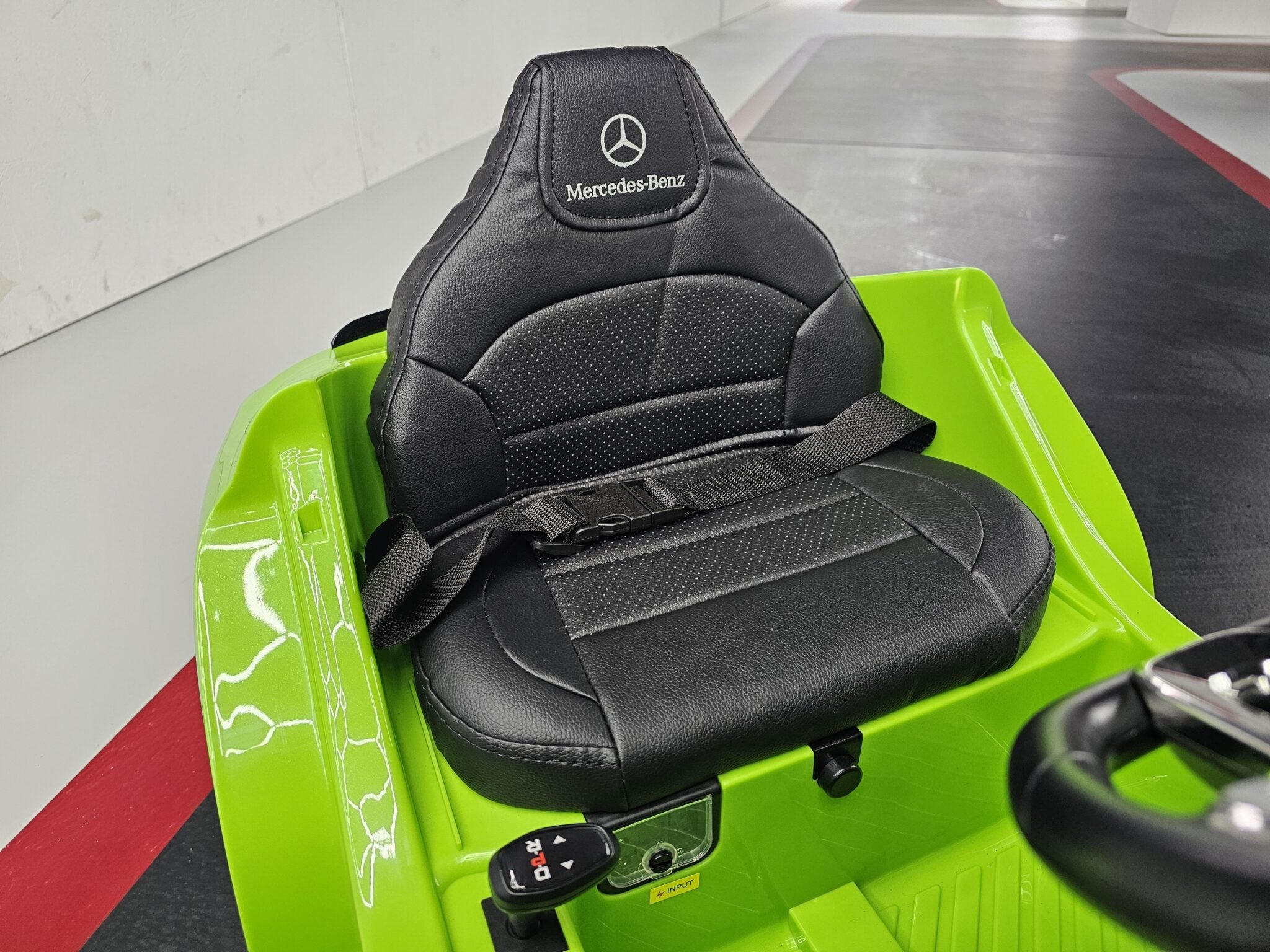 Voiture électrique enfant Mercedes CLA 45 vert – Urban Rider – vue 8