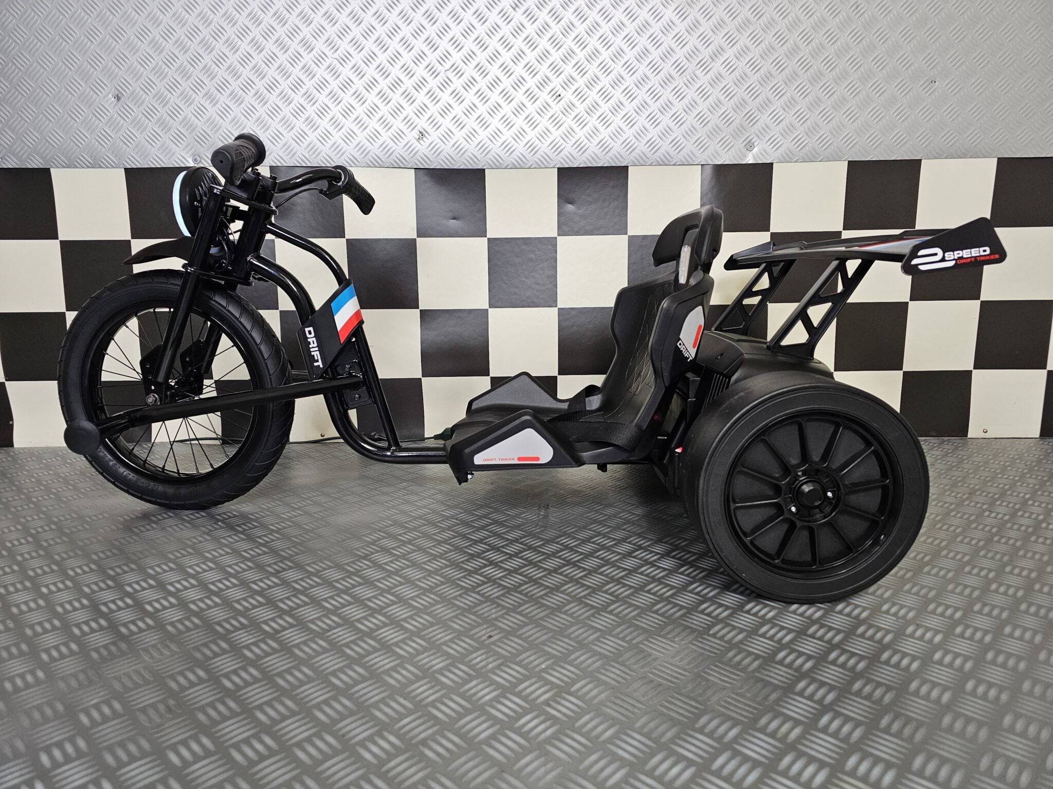Véhicule électrique enfant trike 24 V noir – Street Rider Pro – vue 3