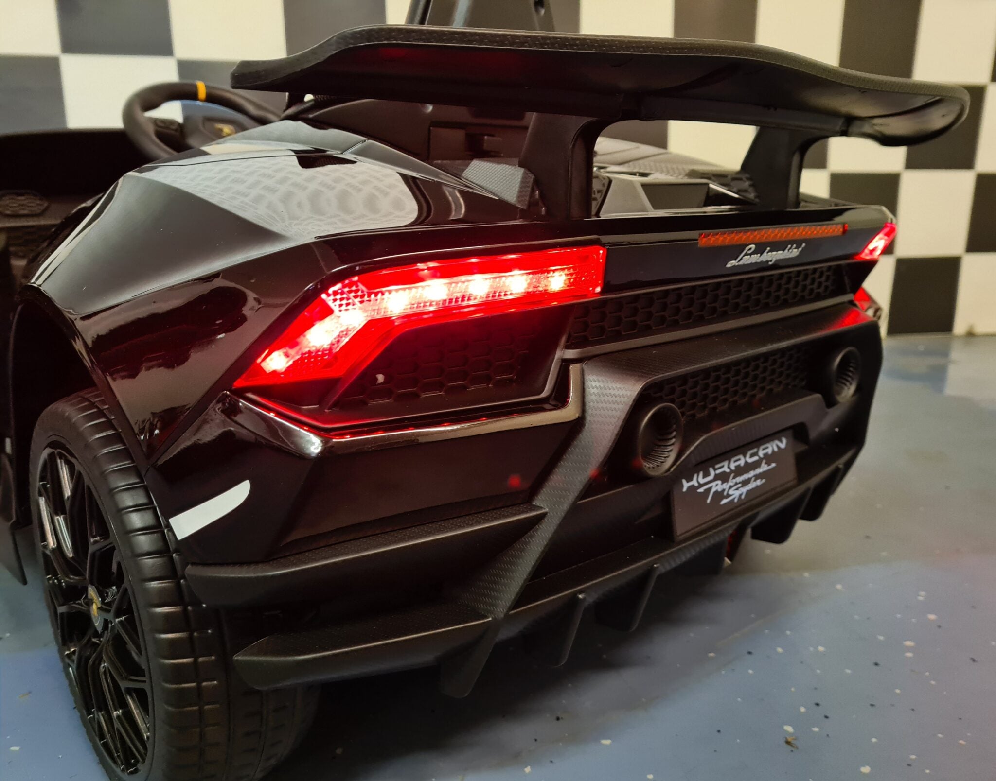 Voiture électrique enfant Lamborghini Huracan 12 V avec télécommande noir métallisé – Racing Star – vue 8