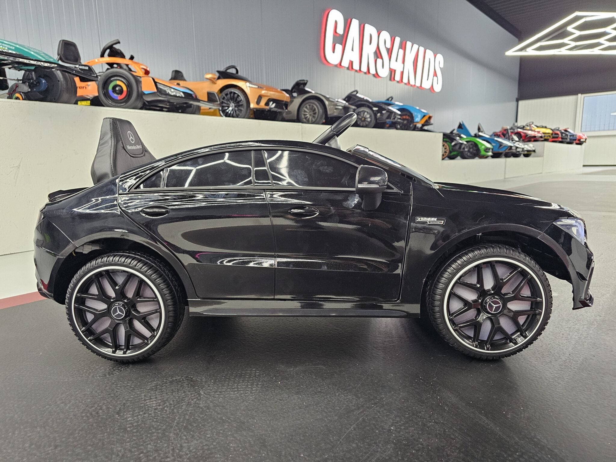 Voiture électrique enfant Mercedes CLA 45 noir métallisé – Urban Rider – vue 3