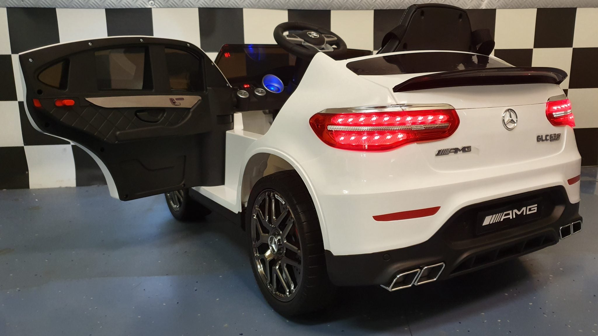 Voiture électrique enfant Mercedes GLC 63 AMG 12 V blanc – Adventure Rider – vue 5