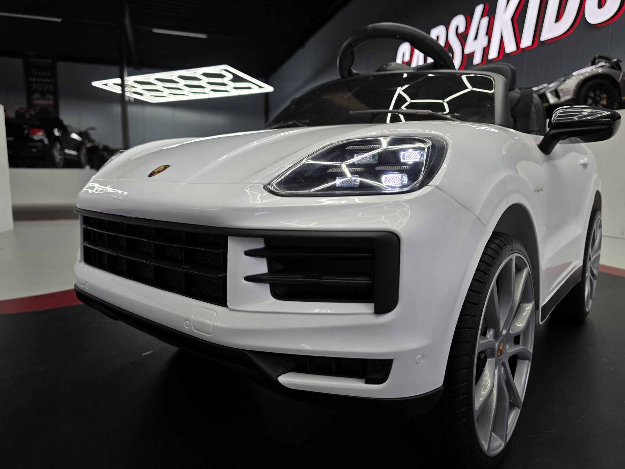 Voiture électrique enfant Porsche Cayenne 12 V blanc – Adventure Rider – vue 5
