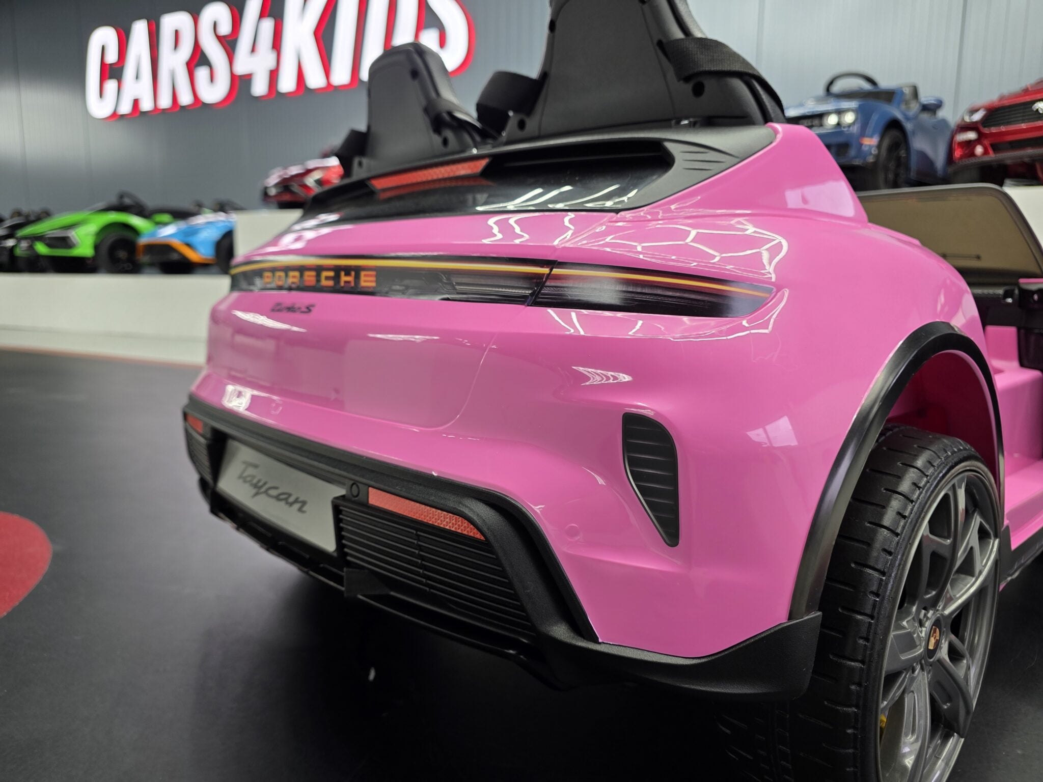 Voiture électrique enfant Porsche Taycan 2 places 24 V rose – Racing Star Pro – vue 7