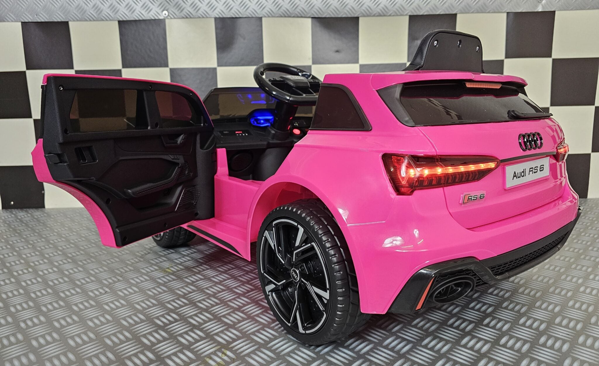 Voiture électrique enfant Audi RS6 12 V rose – Racing Star – vue 5