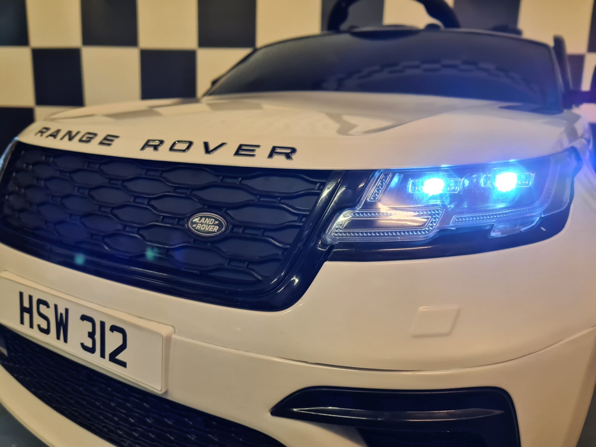 Voiture électrique enfant Range Rover Velar 12 V avec télécommande blanc – Adventure Rider – vue 7