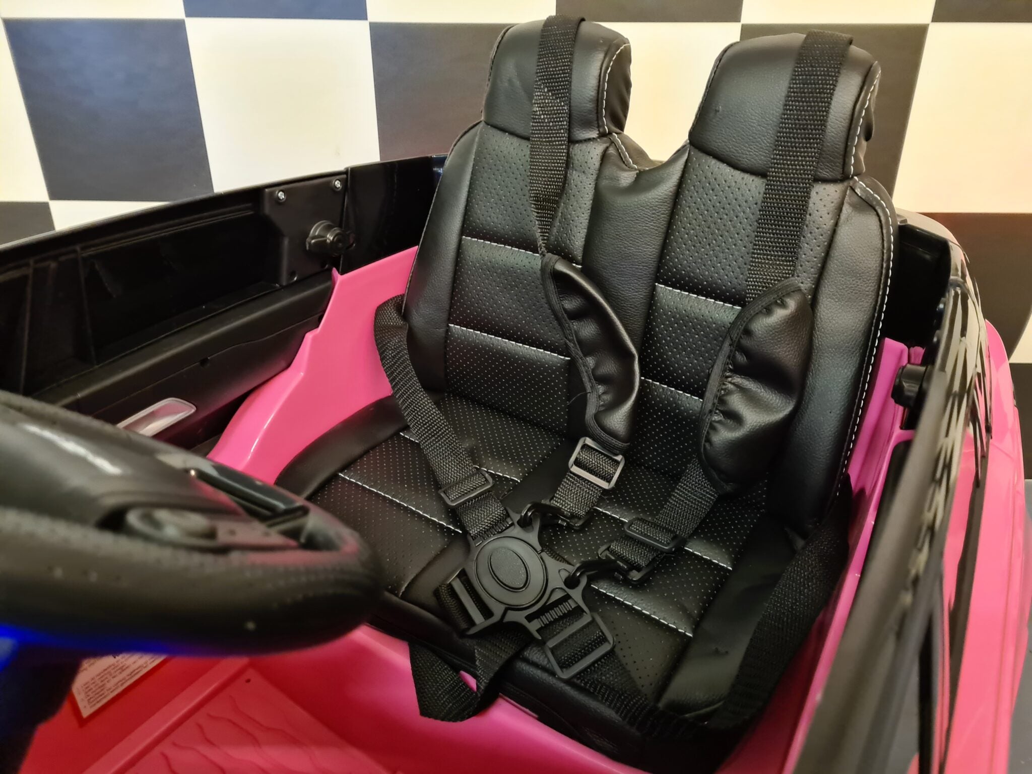 Voiture électrique enfant Range Rover Velar 12 V avec télécommande rose – Adventure Rider – vue 9