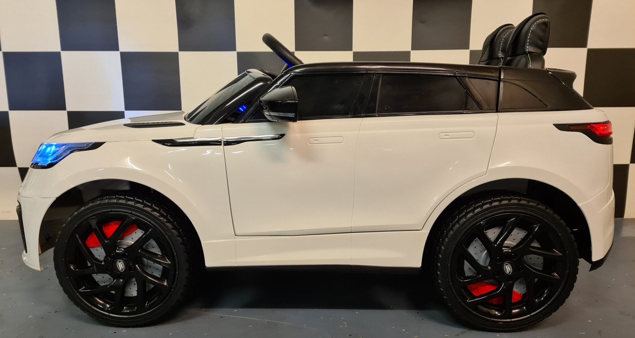 Voiture électrique enfant Range Rover Velar 12 V avec télécommande blanc – Adventure Rider – vue 4