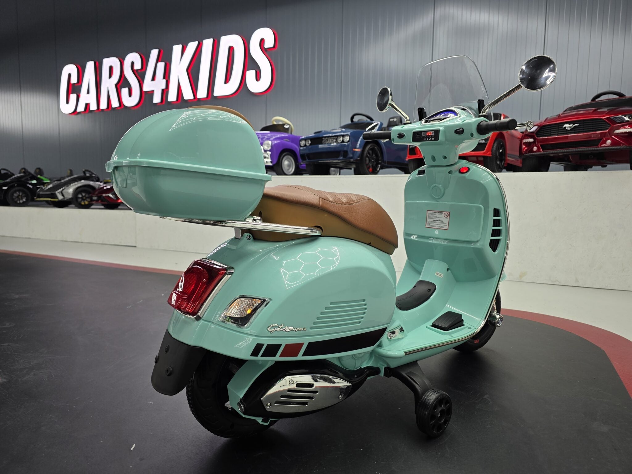 Scooter électrique enfant Vespa GTS 12 V light vert – Street Rider – vue 4