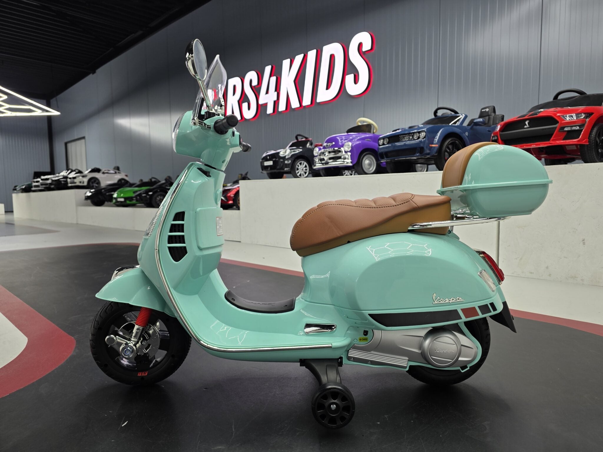 Scooter électrique enfant Vespa GTS 12 V light vert – Street Rider – vue 3