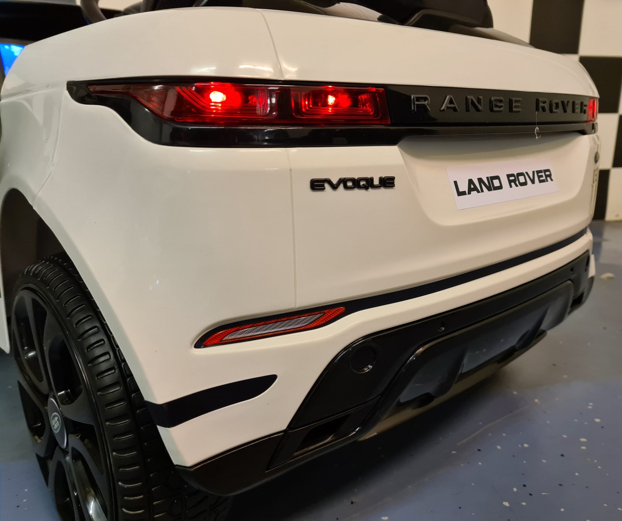 Voiture électrique enfant Range Rover Evoque avec 4 moteurs blanc – Adventure Rider Pro – vue 6