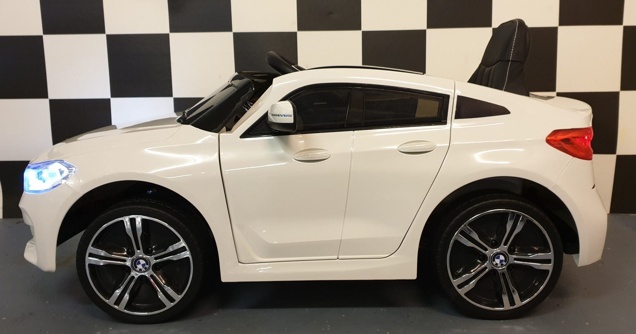 Voiture électrique enfant BMW GT 12 V 2.4G télécommande blanc – Urban Rider – vue 4