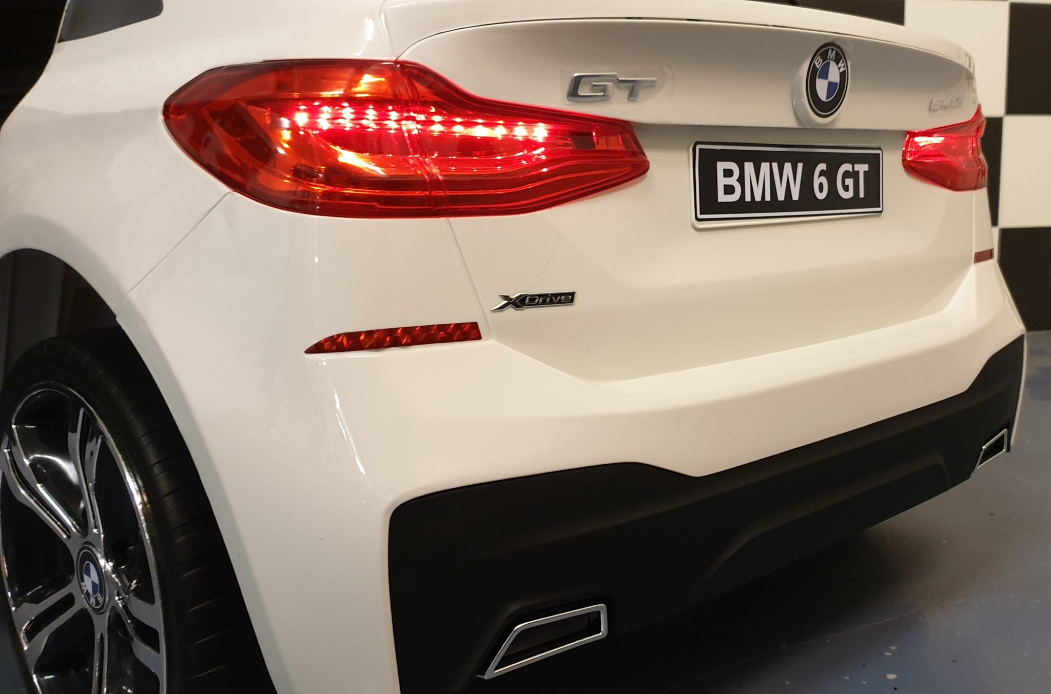 Voiture électrique enfant BMW GT 12 V 2.4G télécommande blanc – Urban Rider – vue 7