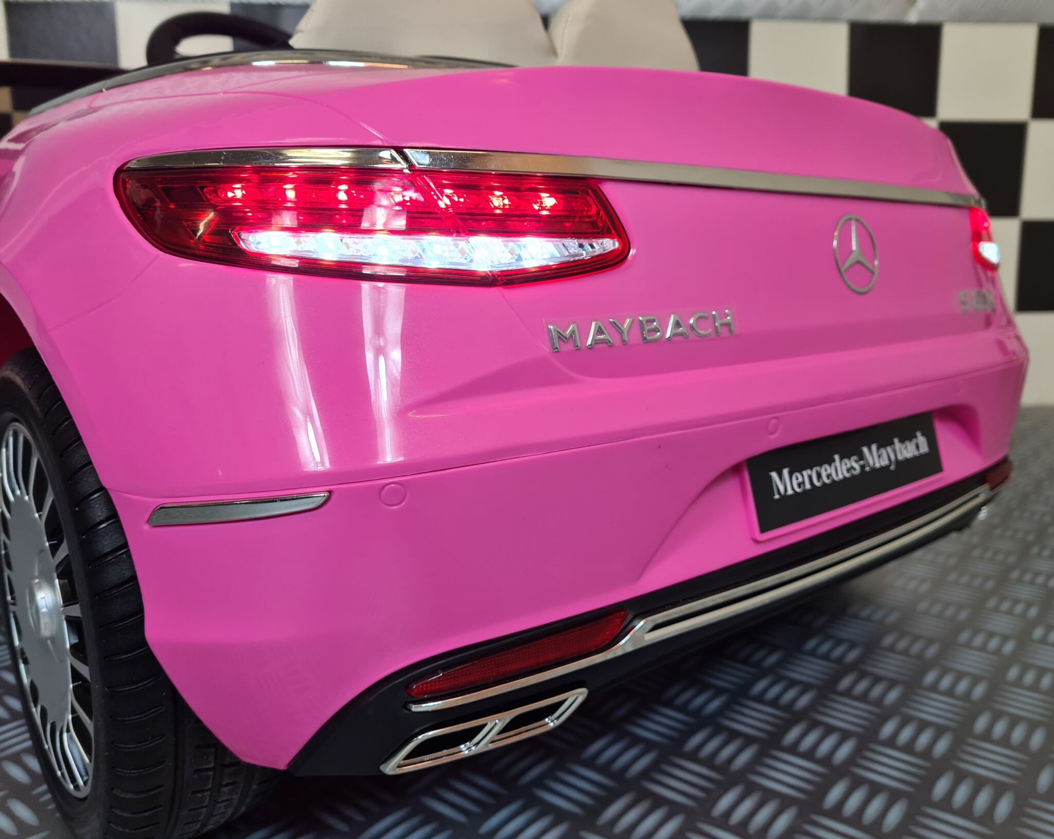 Voiture électrique enfant Mercedes Maybach S650 rose 12 V – Royal Drive – vue 8