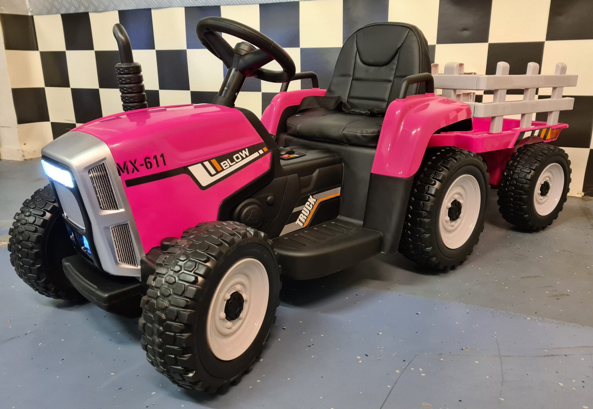 Tracteur électrique enfant 12 V avec remorque rose – Little Farmer – vue 2
