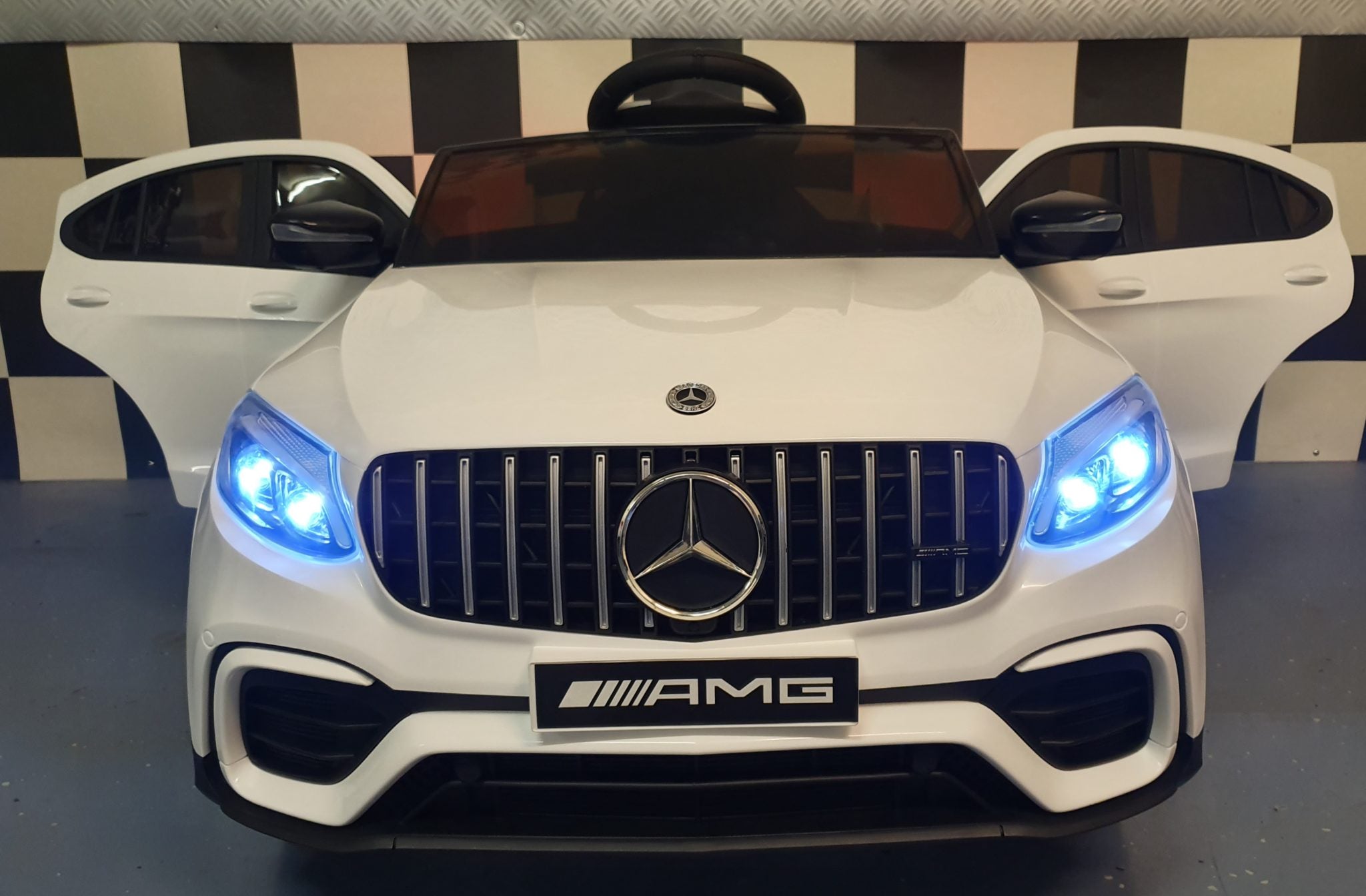 Voiture électrique enfant Mercedes GLC 63 AMG 12 V blanc – Adventure Rider – vue 3