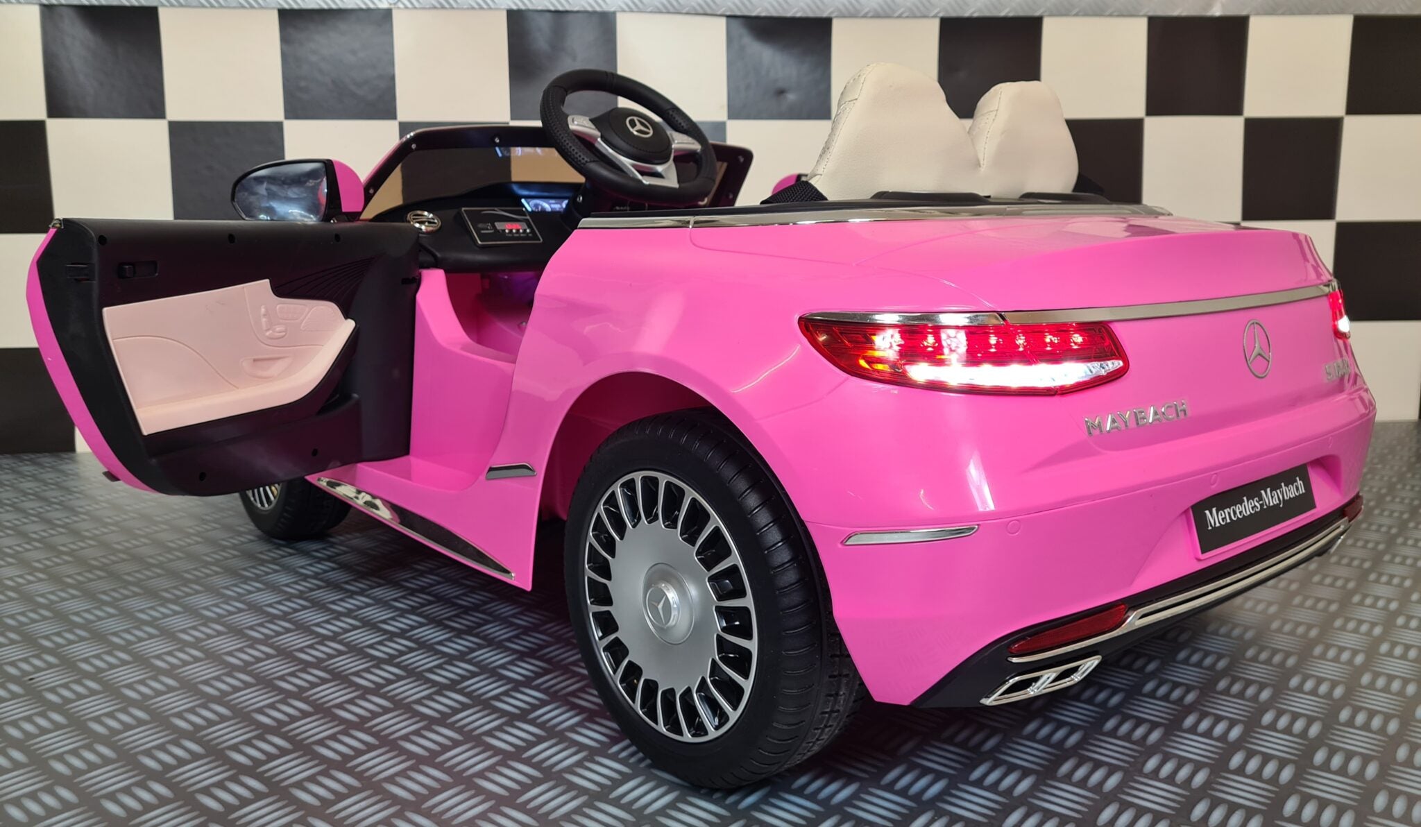Voiture électrique enfant Mercedes Maybach S650 rose 12 V – Royal Drive – vue 5